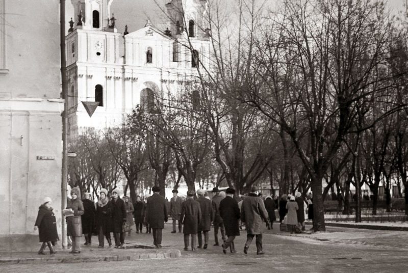 “Уничтожили за один вечер”. Как 15 лет назад Советская площадь осталась без единого дерева