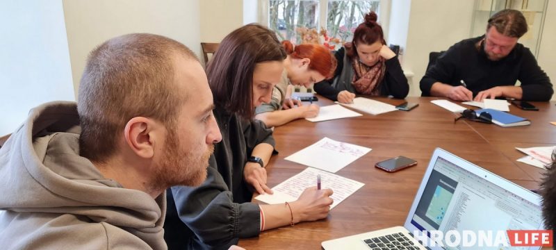 "Немного о новостях, немного о погоде". Гродненцы Вильнюса собираются вместе и пишут письма заключенным