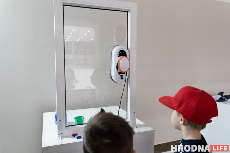 Семь роботов, которые облегчат жизнь. Выставка о том, что могут роботы, открылась в Гродно