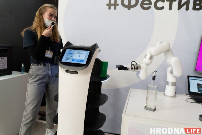 Семь роботов, которые облегчат жизнь. Выставка о том, что могут роботы, открылась в Гродно