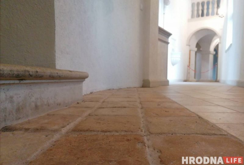 “Посмотрите под ноги”. 7 мест в Старом замке, где можно увидеть историю