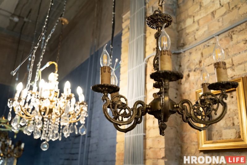 “Кажется хлам, а по факту редкие дорогие предметы”. Экологи из Гродно открыли антикварный магазин