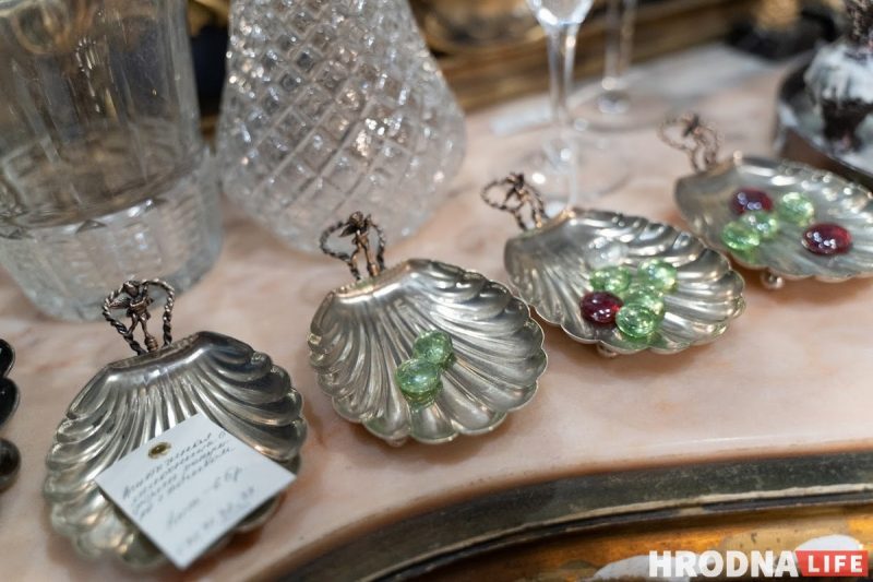 “Кажется хлам, а по факту редкие дорогие предметы”. Экологи из Гродно открыли антикварный магазин