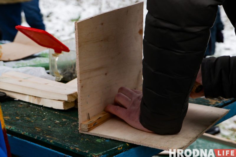 робім кармушку для птушак з фанеры