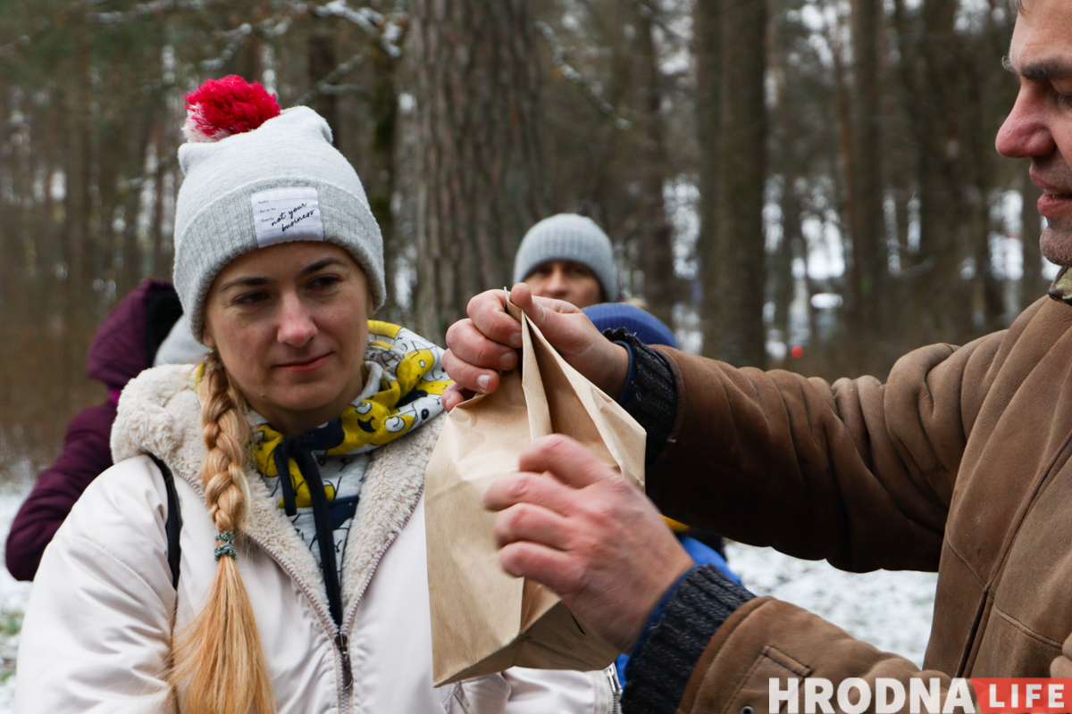 Не карміць, а падкормліваць. 8 відаў кармушак і чэк-ліст па ежы для птушак ад арнітолагаў