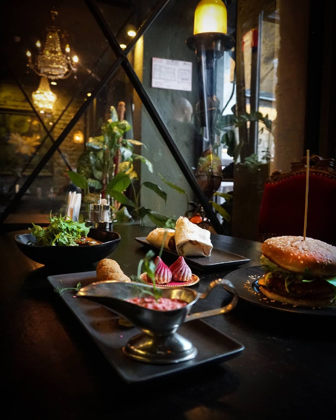 Веганский диско-бар “Сон” из Гродно открылся в Минске. Концепцию и меню сохранили