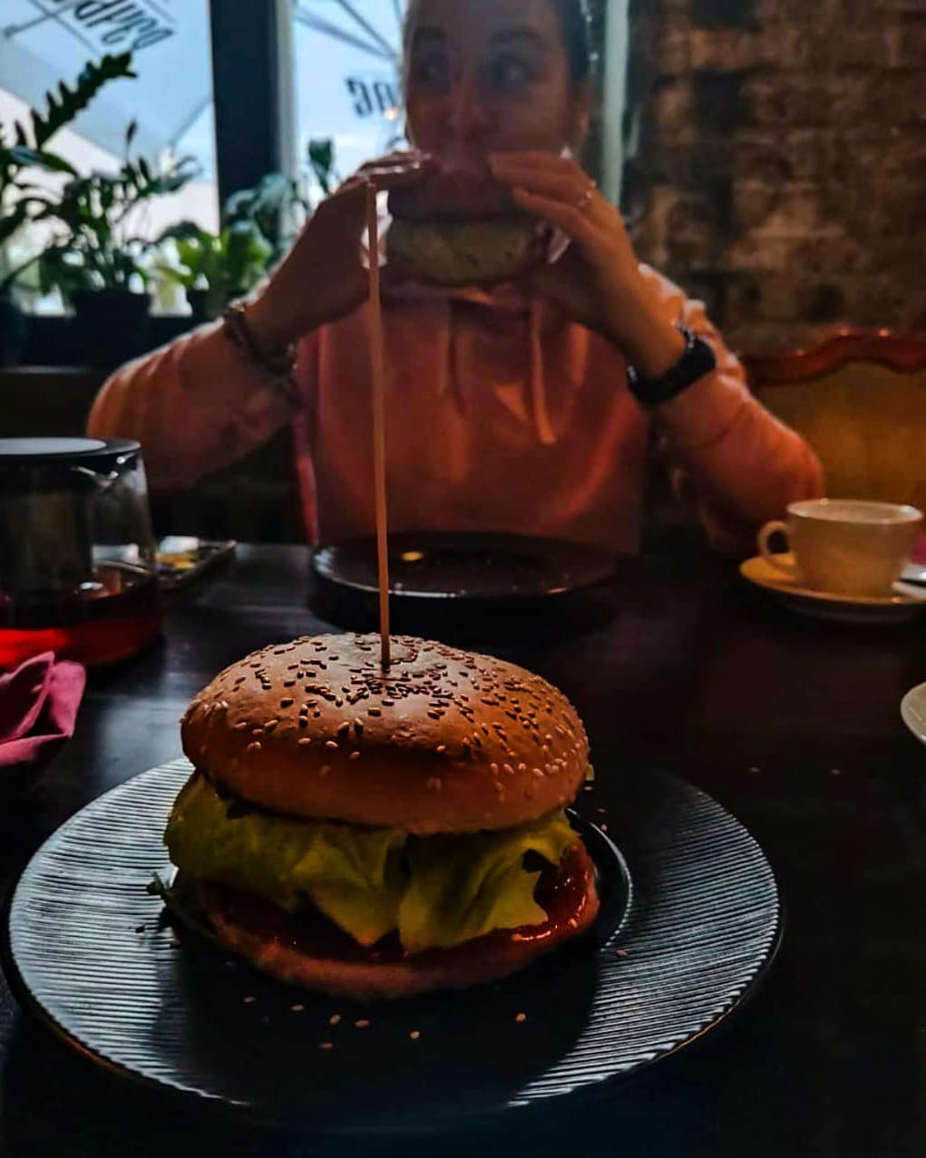 Веганский диско-бар “Сон” из Гродно открылся в Минске. Концепцию и меню сохранили