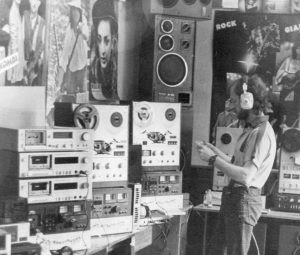 "Те, кто не слушал польский рок, были редкостью". Историк исследует музыкальные вкусы гродненцев 1980-х студыя гуказапісу ў Гродне