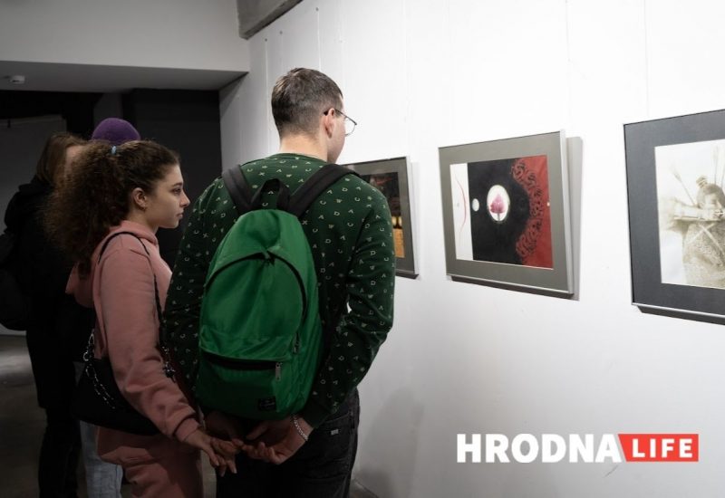 "Что в три года рисовал, то и сейчас”. Художник Павел Татарников привёз в Гродно ретроспективную выставку