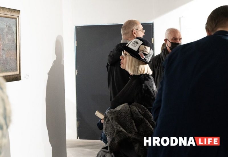 "Что в три года рисовал, то и сейчас”. Художник Павел Татарников привёз в Гродно ретроспективную выставку