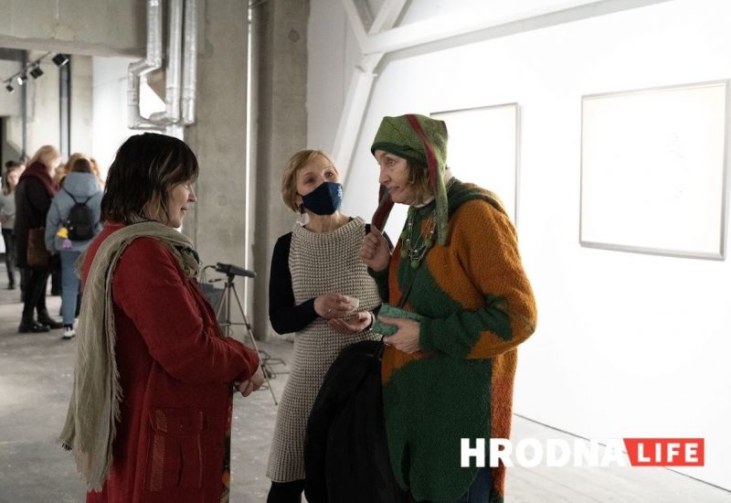 "Что в три года рисовал, то и сейчас”. Художник Павел Татарников привёз в Гродно ретроспективную выставку