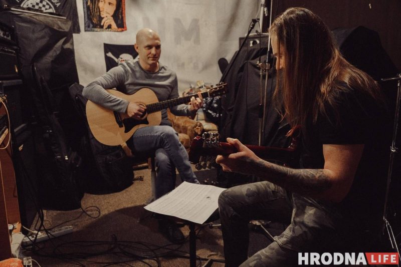 «Бывших гитаристов не бывает». Артём «Колян» Пузыня заново записал альбом, над которым работал 10 лет назад «Бывших гитаристов не бывает». Артём «Колян» Пузыня заново записал альбом, над которым работал 10 лет назад