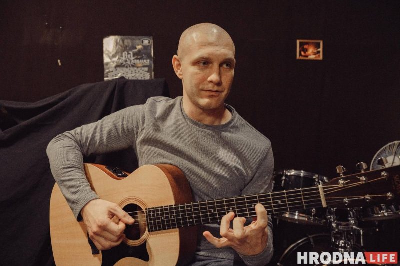 «Бывших гитаристов не бывает». Артём «Колян» Пузыня заново записал альбом, над которым работал 10 лет назад