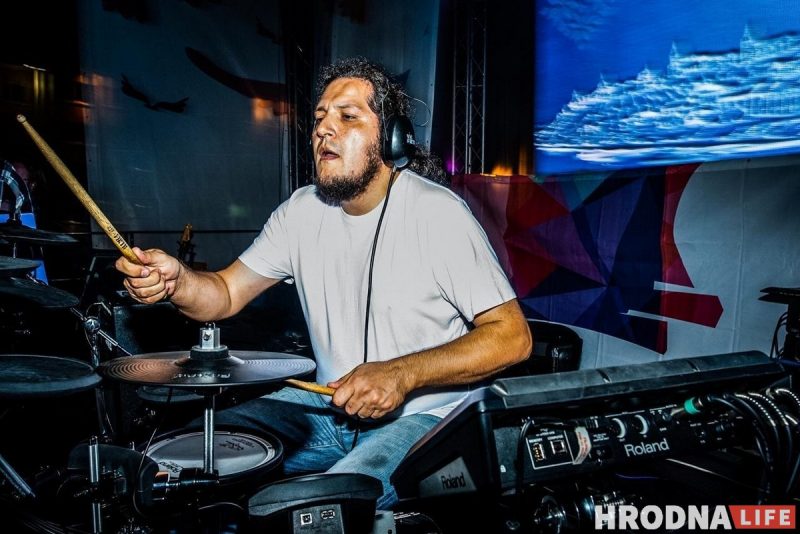 «Бывших гитаристов не бывает». Артём «Колян» Пузыня заново записал альбом, над которым работал 10 лет назад