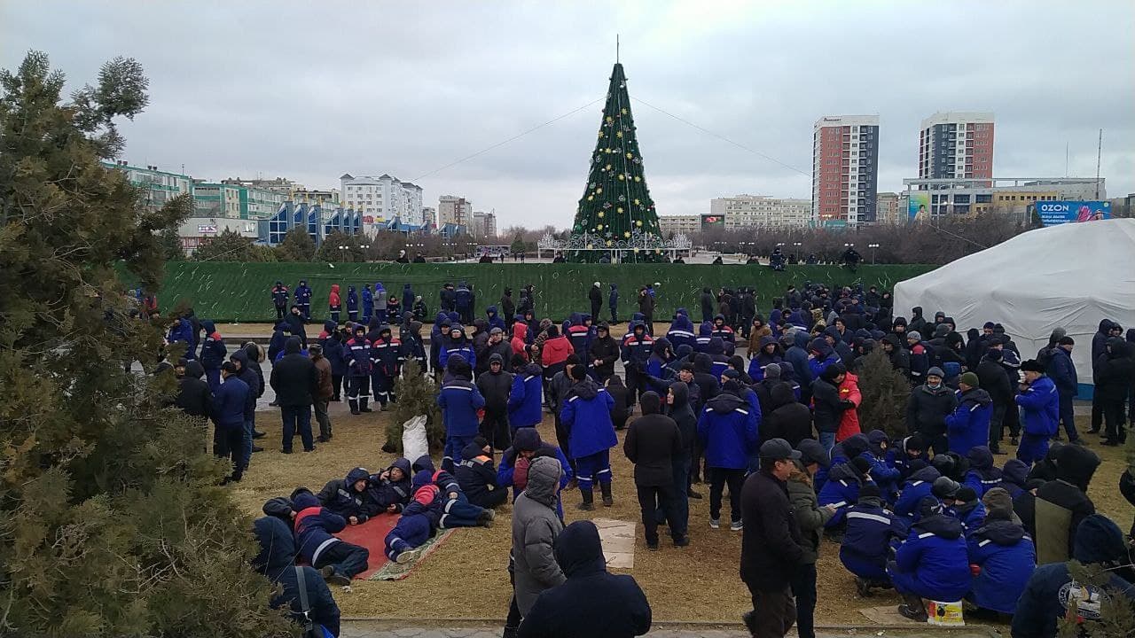 Горит администрация и прокуратура, требуют полной смены власти. Что происходит в Казахстане, где выросли цены на газ