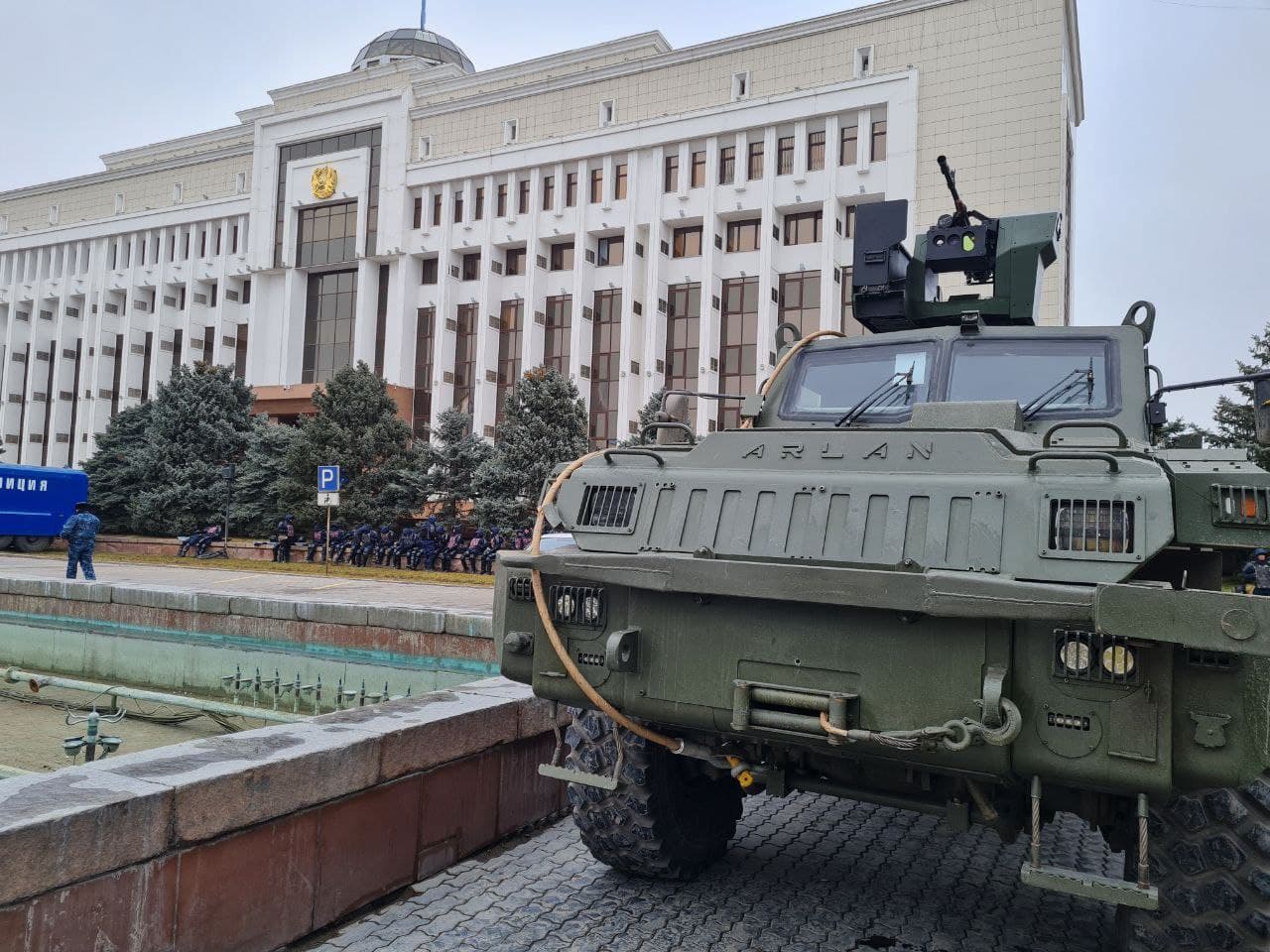 Горит администрация и прокуратура, требуют полной смены власти. Что происходит в Казахстане, где выросли цены на газ