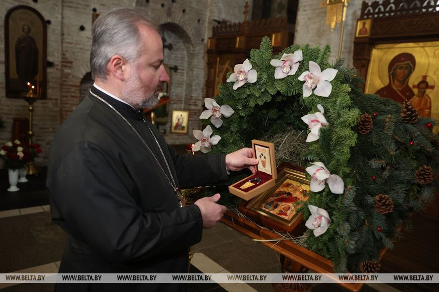 Возле Коложи появился живой вертеп, а к Рождеству в церкви установили копию Даров Волхвов с Афона