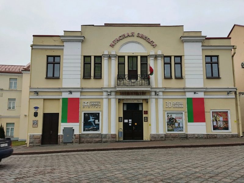 Дороги, темнота, “колхоз-стайл” и “тетя с баяном”. Что бесит гродненцев и как это можно решить