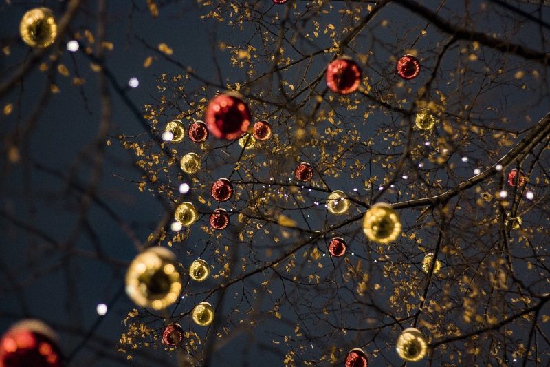 “Из крепкого напитка - выпить настойку боярышника”. Как медсестры, сотрудники кафе и водитель отмечали Новый год на работе