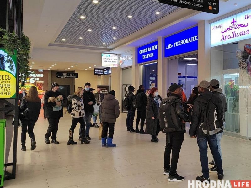 Долар - на 10,3%, еўра - на 10%, стаўка рэфінансавання - на 2,75 пункта. Якія рэкорды прынесла вайна беларускім абменнікам