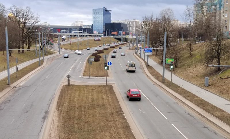 “Будем выкупать друг у друга и дальше ездить”. Почему в Беларуси подорожали автомобили и причем здесь санкции с войной
