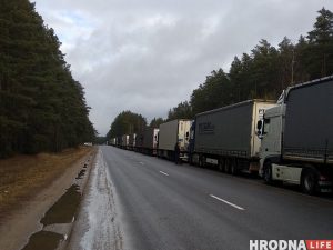 Шаурма, автолавка и обмен валюты. Что происходило с мигрантами на границе в пятницу Шаурма, автолавка и обмен валюты. Что происходило с мигрантами на границе в пятницу