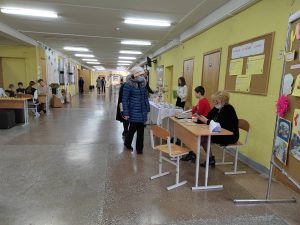 Референдум в Гродно: задерживают одиночные пикеты, выдворяют с участка и разгоняют собравшихся под участками (обновлено)