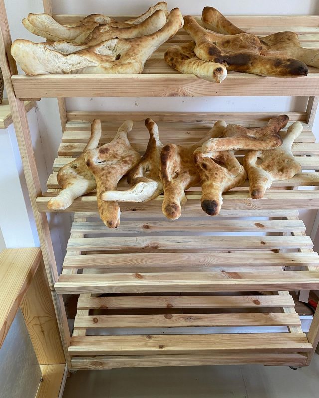 В Гродно открылась пекарня «Тандыр». Там можно купить традиционный грузинский хлеб и выпечку