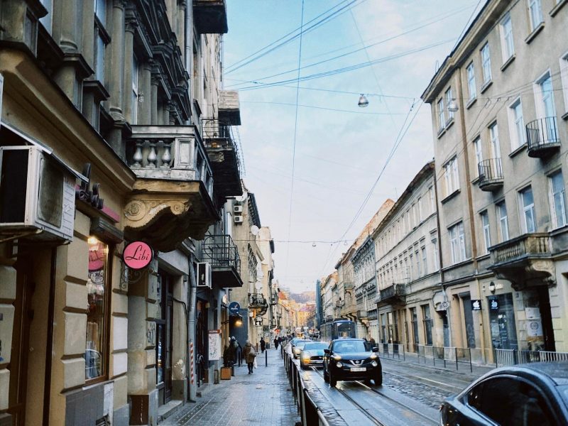 Эвакуявалі катоў і правяралі бамбасховішча. Як жыхары Украіны пражылі першыя дні вайны?