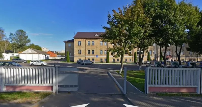 Милиция Гродно потратит 44 000 рублей на новый забор с колючей проволокой вч 5522 милиция Красноармейская, 11 в Гродно. Фото: Яндекс.Карты