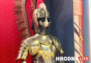 Холодное оружие, рыцарские доспехи и семейные реликвии. Бывший директор мясокомбината открыл в Гродно галерею-музей Холодное оружие, рыцарские доспехи и семейные реликвии. Бывший директор мясокомбината открыл в Гродно галерею-музей