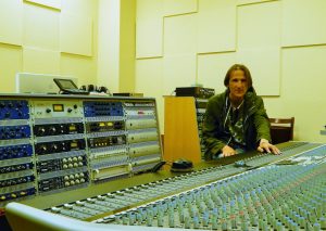 Джамбеи, дарбуки и золотой варган. Что ещё понадобилось Юрию Дубовику, что бы создать альбом