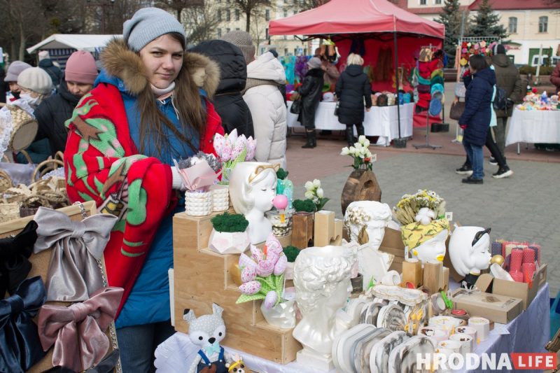 Песни на трех языках, ремесленная выставка и шашлыки с блинами. В Гродно прошли “Казюки” и “Масленица”