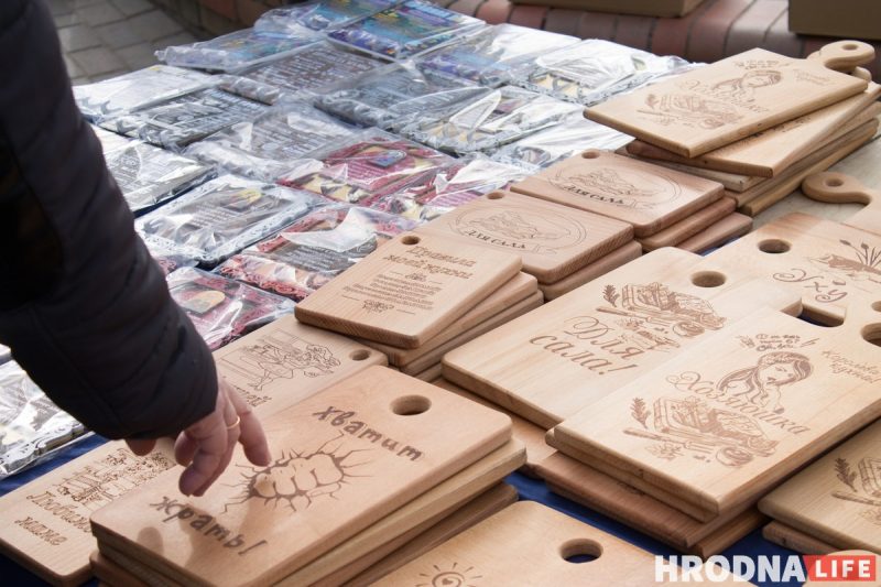 Песни на трех языках, ремесленная выставка и шашлыки с блинами. В Гродно прошли “Казюки” и “Масленица”