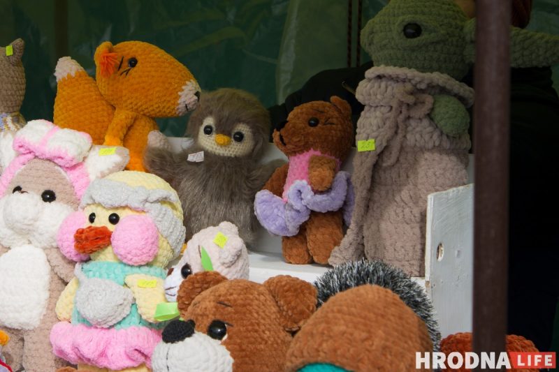 Песни на трех языках, ремесленная выставка и шашлыки с блинами. В Гродно прошли “Казюки” и “Масленица”