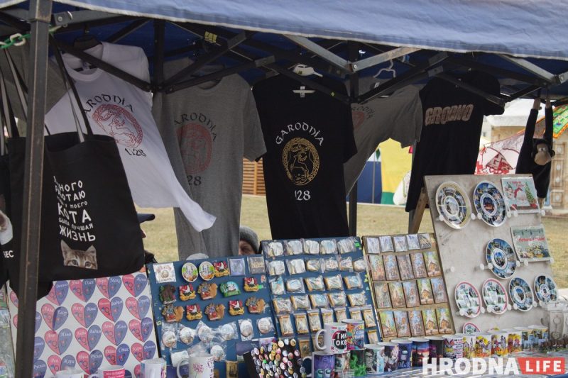 Песни на трех языках, ремесленная выставка и шашлыки с блинами. В Гродно прошли “Казюки” и “Масленица”