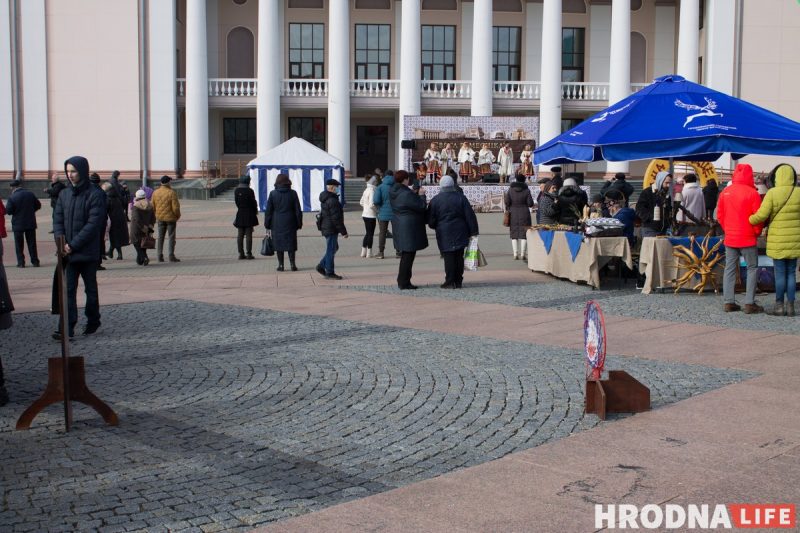 Песни на трех языках, ремесленная выставка и шашлыки с блинами. В Гродно прошли “Казюки” и “Масленица”