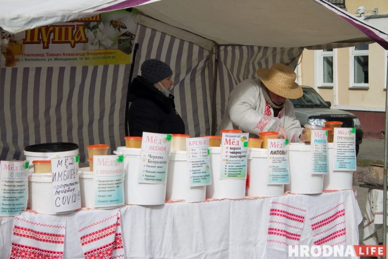 Песни на трех языках, ремесленная выставка и шашлыки с блинами. В Гродно прошли “Казюки” и “Масленица”