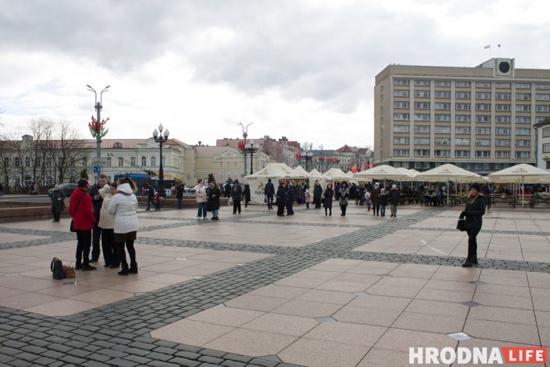 Песни на трех языках, ремесленная выставка и шашлыки с блинами. В Гродно прошли “Казюки” и “Масленица”