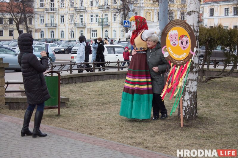 Песни на трех языках, ремесленная выставка и шашлыки с блинами. В Гродно прошли “Казюки” и “Масленица”