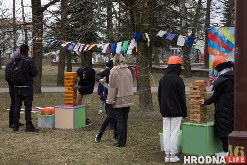 Песни на трех языках, ремесленная выставка и шашлыки с блинами. В Гродно прошли “Казюки” и “Масленица”