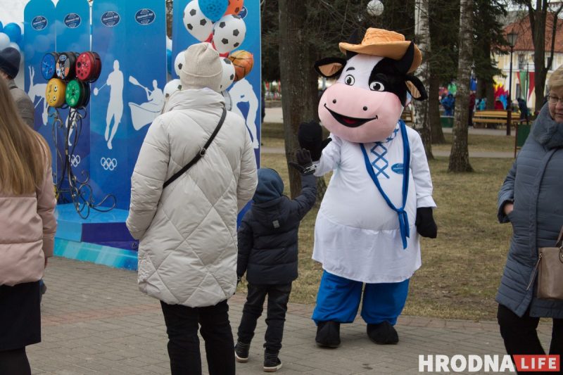 Песни на трех языках, ремесленная выставка и шашлыки с блинами. В Гродно прошли “Казюки” и “Масленица”