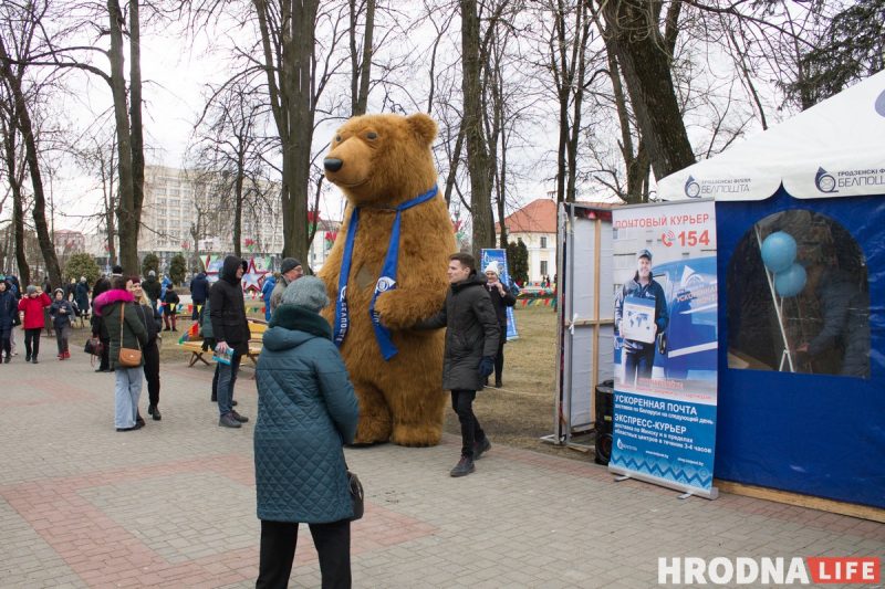 Песни на трех языках, ремесленная выставка и шашлыки с блинами. В Гродно прошли “Казюки” и “Масленица”