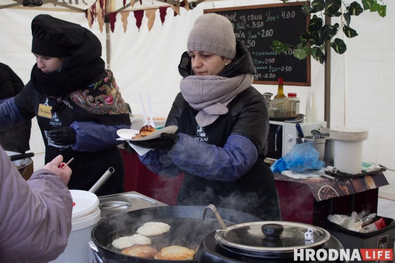 Песни на трех языках, ремесленная выставка и шашлыки с блинами. В Гродно прошли “Казюки” и “Масленица”