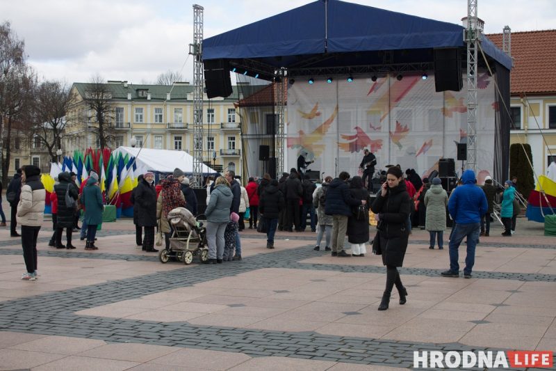 Песни на трех языках, ремесленная выставка и шашлыки с блинами. В Гродно прошли “Казюки” и “Масленица”