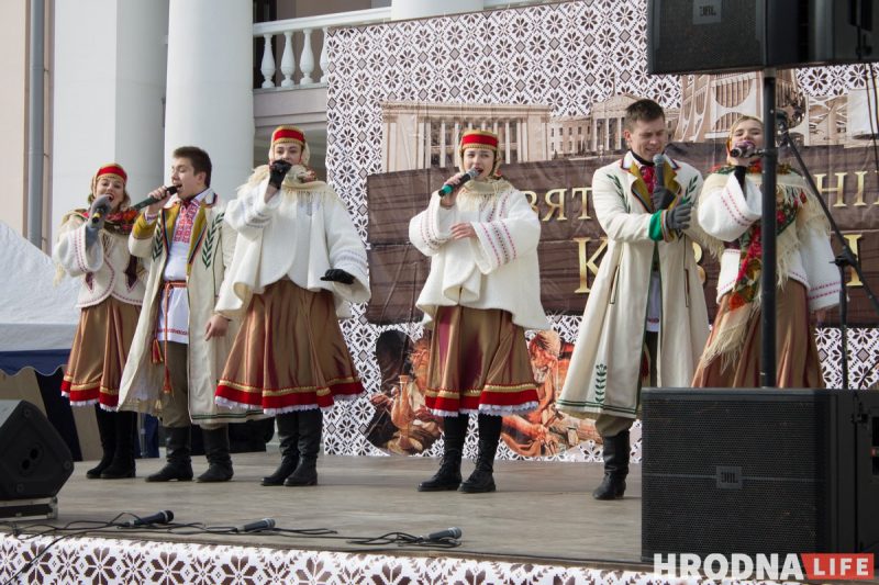 Песни на трех языках, ремесленная выставка и шашлыки с блинами. В Гродно прошли “Казюки” и “Масленица”