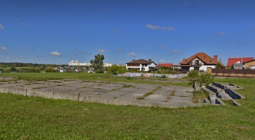 В Коложском парке (снова) обещают теннисные корты. Их строят уже 12 лет