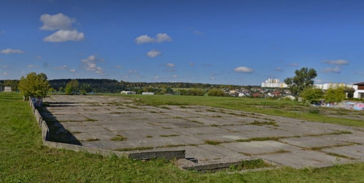 В Коложском парке (снова) обещают теннисные корты. Их строят уже 12 лет