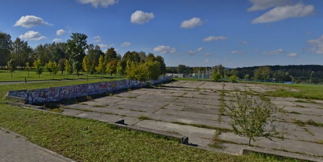 В Коложском парке (снова) обещают теннисные корты. Их строят уже 12 лет