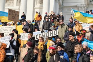 Вина выжившего и коллективная ответственность: почему белорусы чувствуют стыд за войну в Украине и что с ним делать Вина выжившего и коллективная ответственность: почему белорусы чувствуют стыд за войну в Украине и что с ним делать